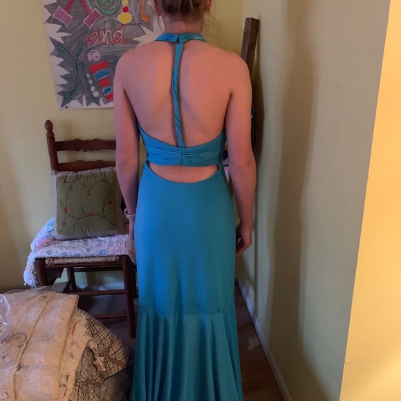 Super pretty blue prom dress. Sooooo cute. - Picture 2 of 4